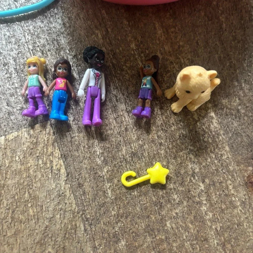 Polly Pocket Pet Vet Playset Starring Shani Cuddly Cat Purse‎ Compact